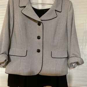 Ladies 2 piece suit